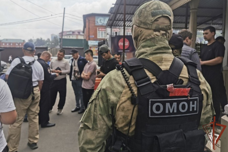 При содействии спецназа Росгвардии в Иркутске проведен рейд по выявлению нарушителей миграционного законодательства
