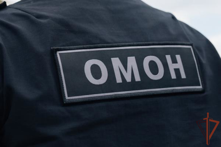 ОМОН Росгвардии оказал содействие в проведении мероприятий по пресечению незаконной торговли алкоголем в Нефтеюганске 