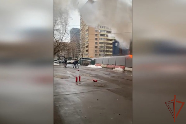 Росгвардейцы оказали содействие в тушении пожара в Москве