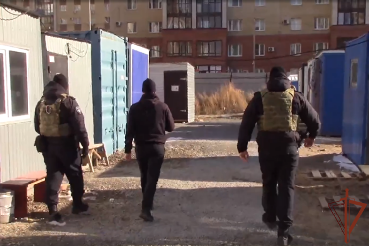 При содействии спецназа Росгвардии в Омской области пресечены нарушения миграционного законодательства