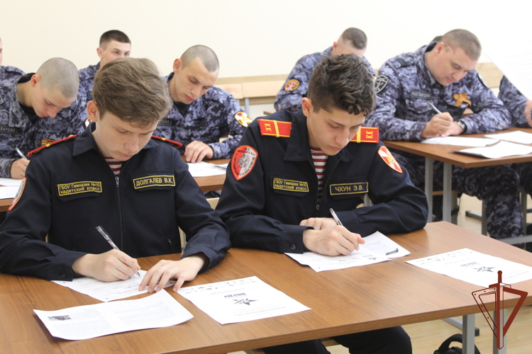 Международную историческую акцию «Диктант Победы» поддержали военнослужащие и сотрудники Южного округа Росгвардии