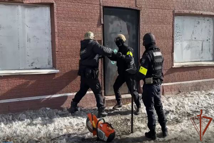 При силовой поддержке спецназа Росгвардии на Камчатке пресечена незаконная деятельность игорного клуба  (видео)
