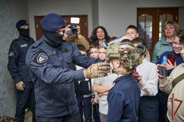 Выставка снаряжения бойцов спецназа Росгвардии прошла в ДНР