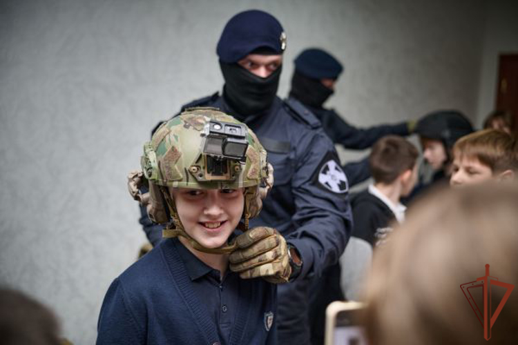 Выставка снаряжения бойцов спецназа Росгвардии прошла в ДНР