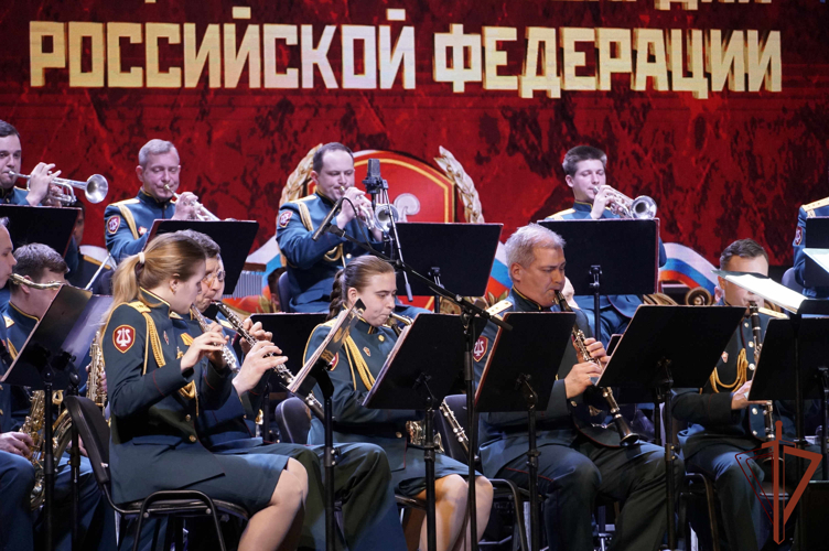 Образцово-показательный оркестр Росгвардии выступил в Новгородской области (видео)