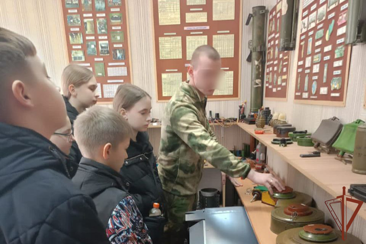 Патриотические мероприятия продолжают проводить росгвардейцы в городах Центрального федерального округа