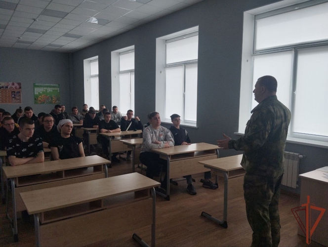Профориентационные и патриотические мероприятия провели росгвардейцы в городах Центральной России