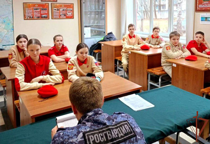 В Центральной России росгвардейцы проводят патриотические мероприятия с молодежью