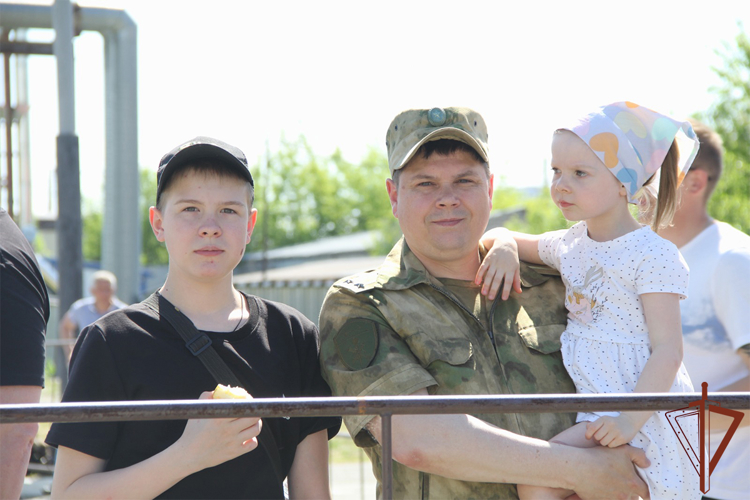 Праздничные мероприятия для детей и подростков организовала Росгвардия на Урале