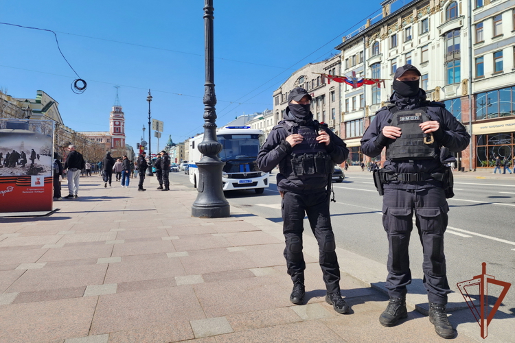  В Санкт-Петербурге росгвардейцы приняли участие в обеспечении правопорядка при проведении первомайских мероприятий