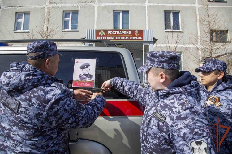 Росгвардия присоединилась ко всероссийской акции «Бессмертный автополк» на Урале