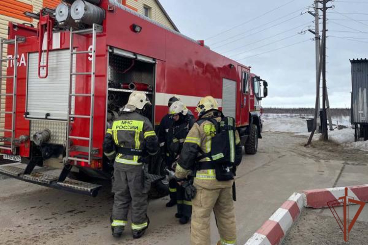 На Ямале прошло межведомственное пожарно-тактическое занятие ОМОН Росгвардии и МЧС 