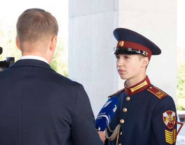 Кадеты Росгвардии – правнуки героев Великой Отечественной войны – стали участниками парада «Не прервется связь поколений!»  (видео)