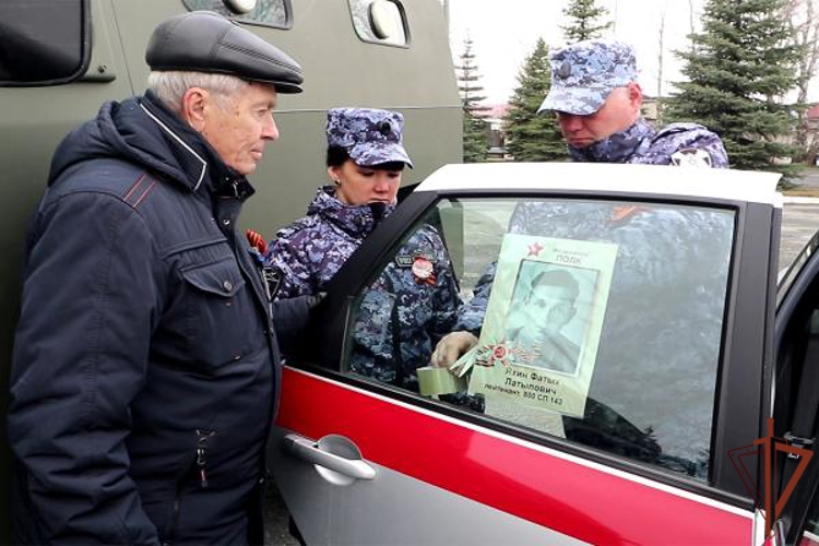 В Уральском округе Росгвардии поддержали всероссийскую акцию «Бессмертный автополк» (видео)