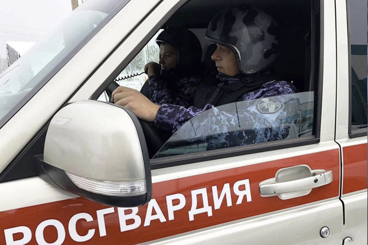 Росгвардия обеспечила безопасность Дня весны и труда на Урале
