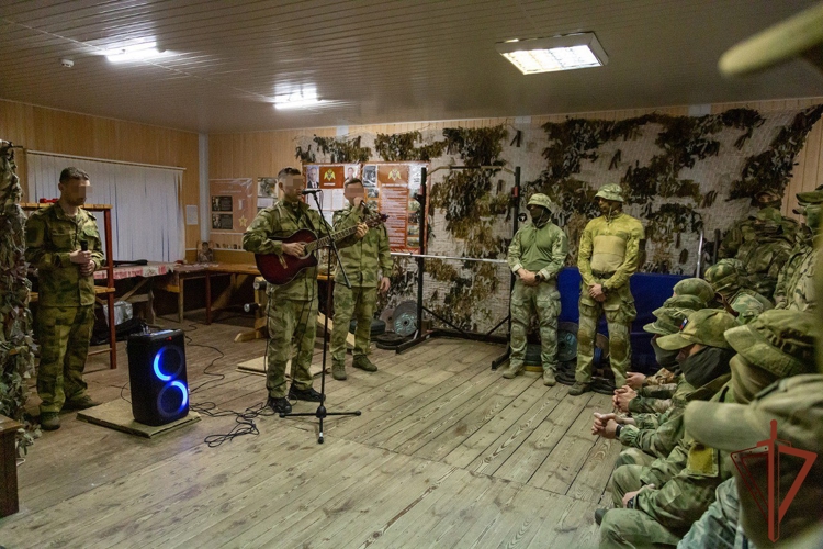 Военные музыканты Росгвардии выступили в зоне СВО (видео)