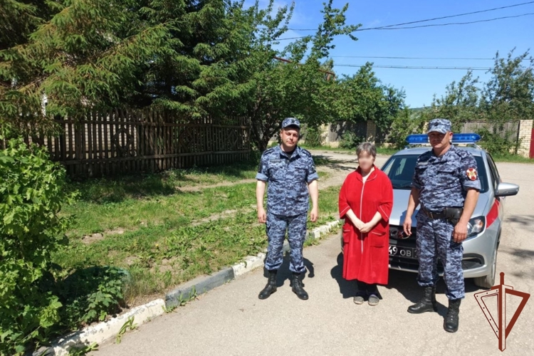 В Саратовской области сотрудники Росгвардии помогли вернуться домой потерявшейся пенсионерке
