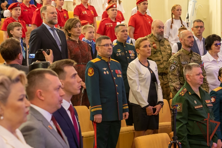 Росгвардия и АНО «Победоносец» вручили ценные подарки детям – участникам проекта «Мы – наследники Победы»
