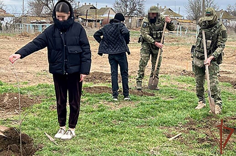 Росгвардейцы вместе со школьниками Херсонской области провели акцию «Аллея памяти» 