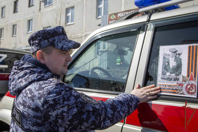 Росгвардия присоединилась ко всероссийской акции «Бессмертный автополк» на Урале