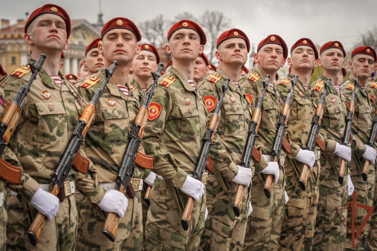 Парады в честь 80-летия Великой Победы прошли по всей стране с участием росгвардейцев (видео)