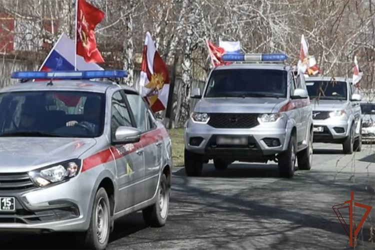 В Уральском округе Росгвардии поддержали всероссийскую акцию «Бессмертный автополк» (видео)