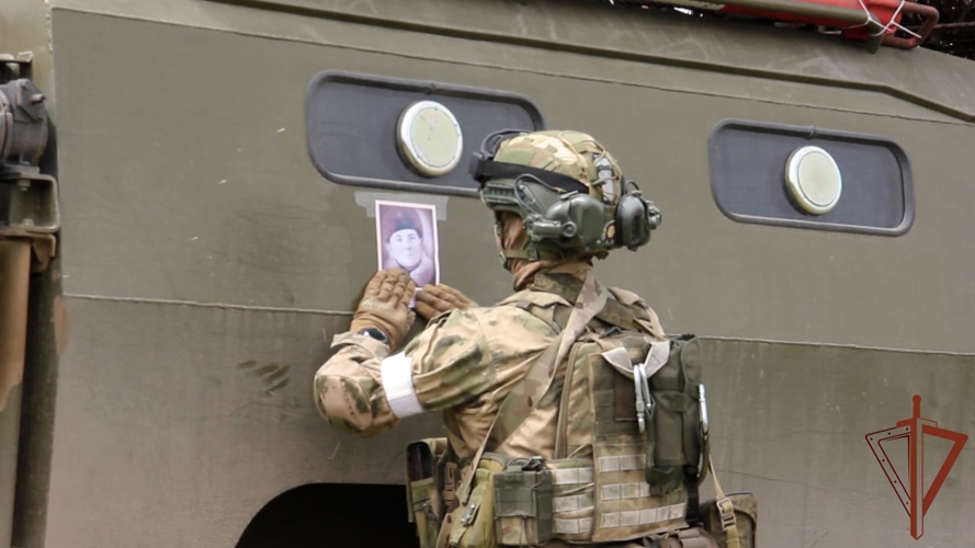 В Уральском округе Росгвардии поддержали всероссийскую акцию «Бессмертный автополк» (видео)