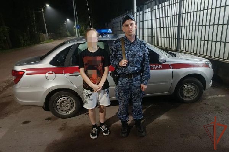 Во Всеволожске росгвардейцы разыскалиушедшую из дома ночью несовершеннолетнюю