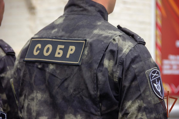 На Кубани сотрудники СОБР Росгвардии оказали помощь пострадавшей в ДТП женщине