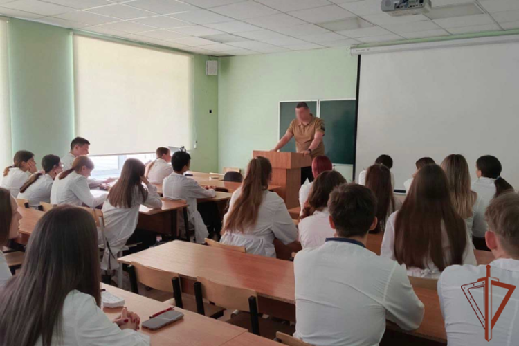 Круглый стол для белгородских студентов медицинского колледжа провели росгвардейцы 