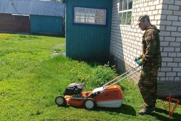 В Алтайском крае росгвардейцы оказали помощь матери погибшего сослуживца