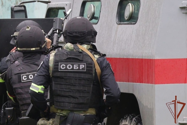 При содействии спецназа Росгвардии в Магадане задержан подозреваемый в незаконном обороте наркотиков