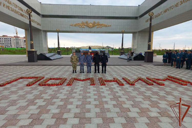 В День памяти и скорби временно исполняющий должность командующего Уральским округом Росгвардии принял участие в памятных мероприятиях