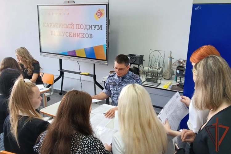 В Уральском округе Росгвардии проходят профориентационные мероприятия 