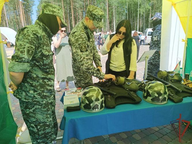 Росгвардия представила вакансии на Всероссийской ярмарке трудоустройства на Урале (видео)