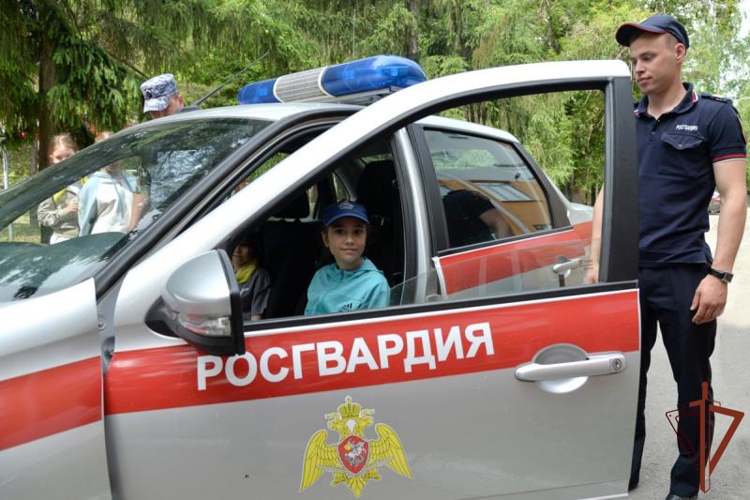 Всероссийская акция «Каникулы с Росгвардией» продолжается на Урале (видео)