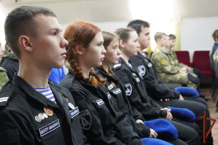 В Уральском округе Росгвардии прошли патриотические мероприятия для молодежи