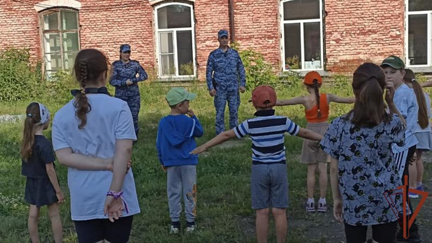 Всероссийская акция «Каникулы с Росгвардией» продолжается на Урале (видео)