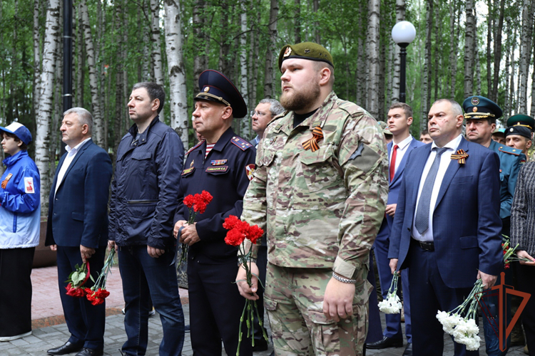 В День памяти и скорби временно исполняющий должность командующего Уральским округом Росгвардии принял участие в памятных мероприятиях