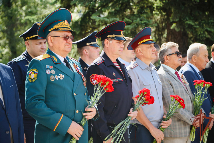 Мероприятия ко Дню памяти и скорби прошли в Сибирском округе Росгвардии