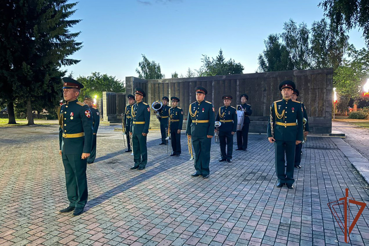 Мероприятия ко Дню памяти и скорби прошли в Сибирском округе Росгвардии