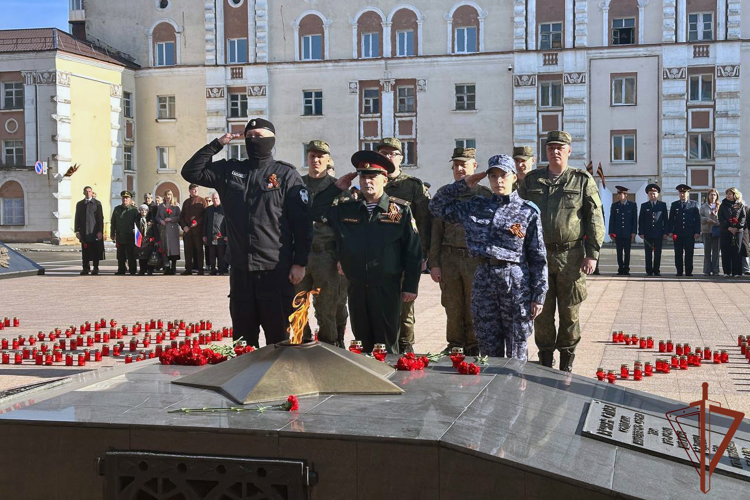 Мероприятия ко Дню памяти и скорби прошли в Сибирском округе Росгвардии
