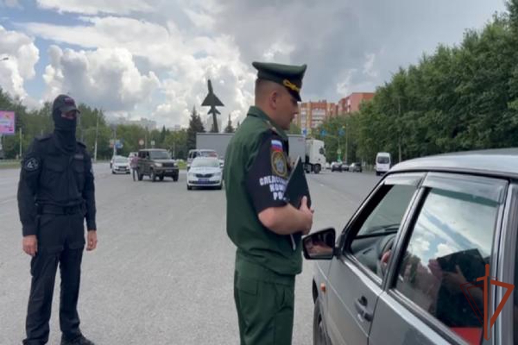 При содействии ОМОН Росгвардии в Пензе прошел профилактический рейд (видео)