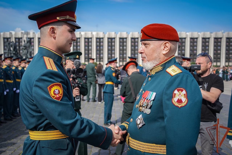 Первый выпуск офицеров Военной ордена Жукова академии войск национальной гвардии Российской Федерации состоялся в Санкт-Петербурге (видео)