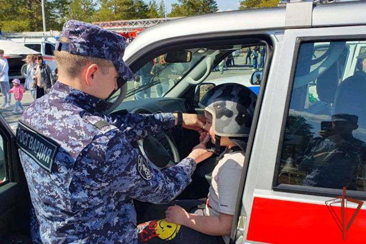 Праздничные мероприятия ко Дню защиты детей завершились в Уральском округе Росгвардии