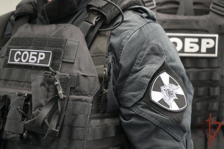 При силовой поддержке СОБР Росгвардии в Новосибирской области задержаны организаторы незаконной миграции