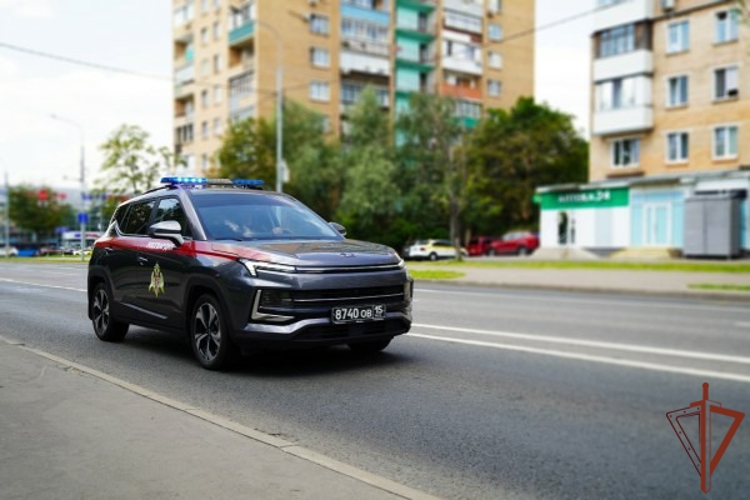 Росгвардейцы задержали дебошира, устроившего погром в ресторане в Москве (видео)