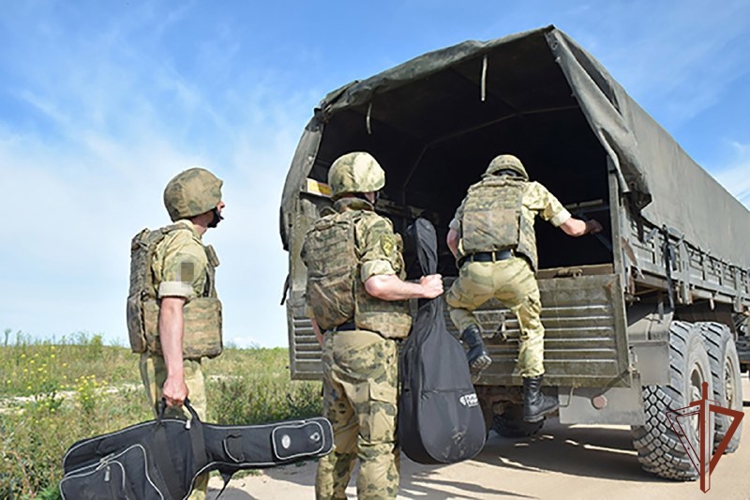 Артисты ансамбля Южного округа Росгвардии выступили в зоне СВО