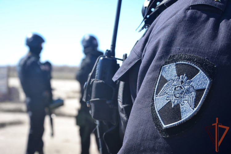 При силовой поддержке спецназа Росгвардии в Новокузнецке задержан подозреваемый в совершении особо тяжкого преступления