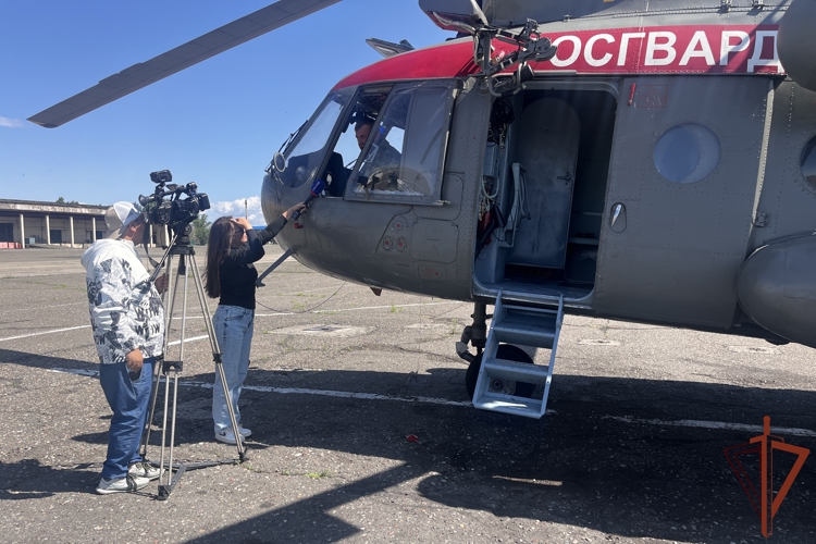 Журналисты ГТРК «Тыва» стали свидетелями совместных тренировок подразделений спецназа Росгвардии по десантированию